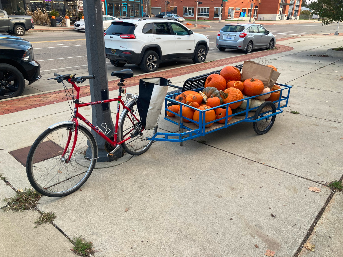 trailer loaded with pumpkins